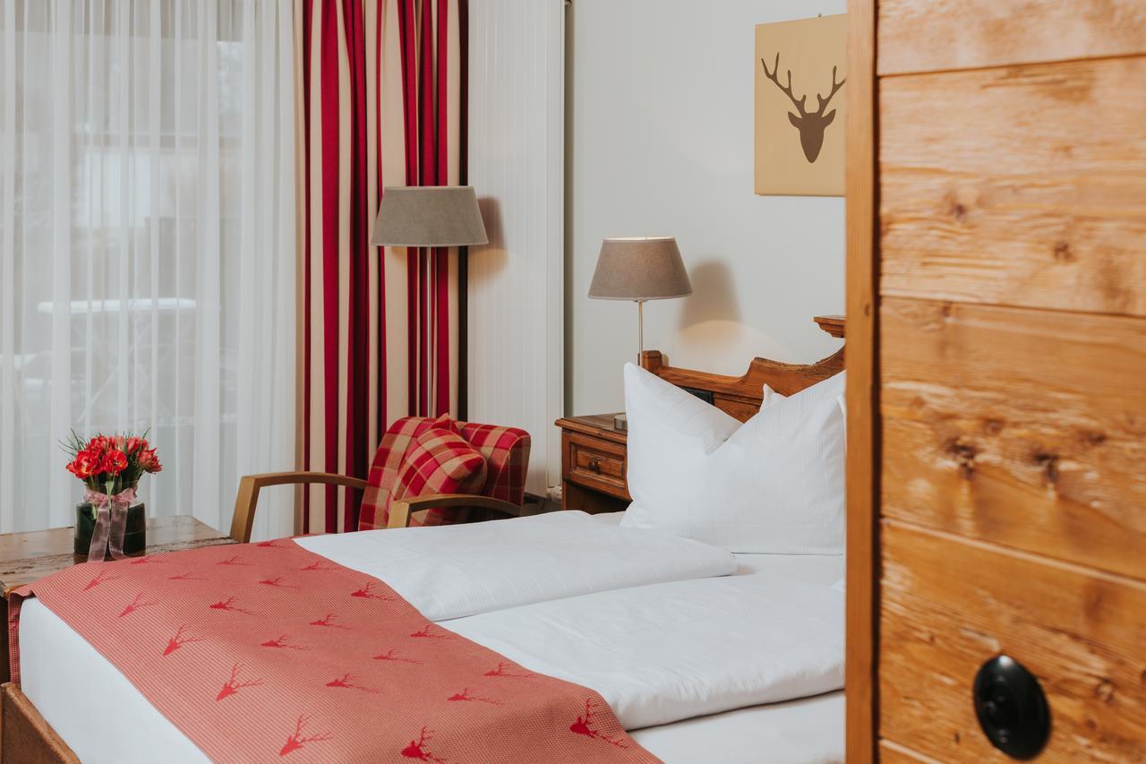 באד גריסבאך Hotel Drei Quellen Therme מראה חיצוני תמונה